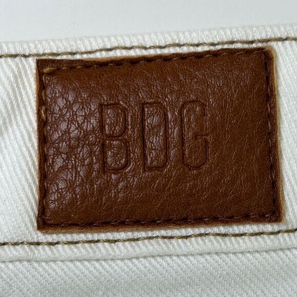 BDG Urban Outfitters High Rise Mom Jeans Distressed White Denim Tapered Leg 27 - Picture 16 of 16